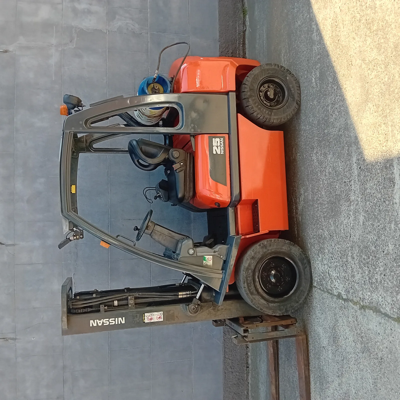 Nissan 2500 kg LPG
